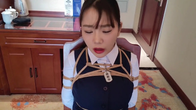 Chair tied by other beauty woman and vib to coma