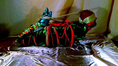 Ligoté en ultra hogtie