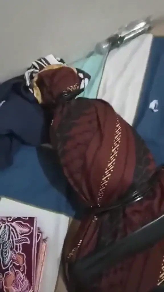 New Bondage Scene: Wrapped Indonesian traditional jarik cloth - Stream & Download HD | BondageVid.com