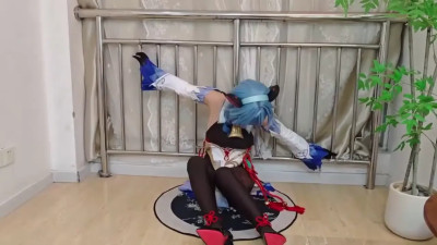 Ganyu struggles to escape from the shackles and chains