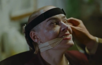 Emma Stone gagged - Bugonia (2025)