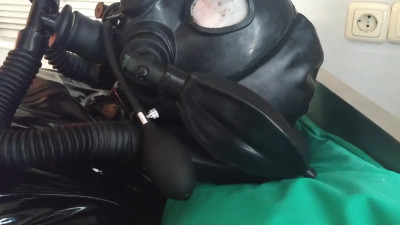 Latex mask breathplay